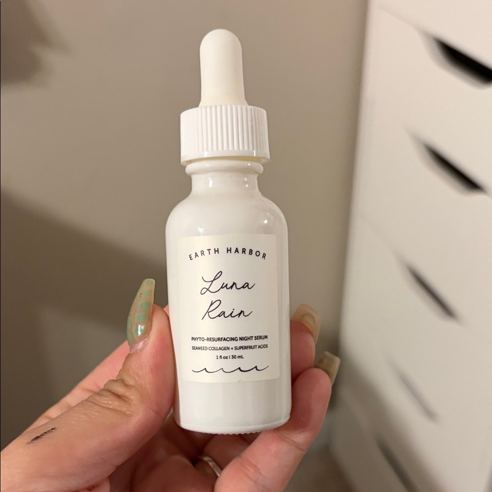 Earth Harbor Luna Rain Night Serum – White